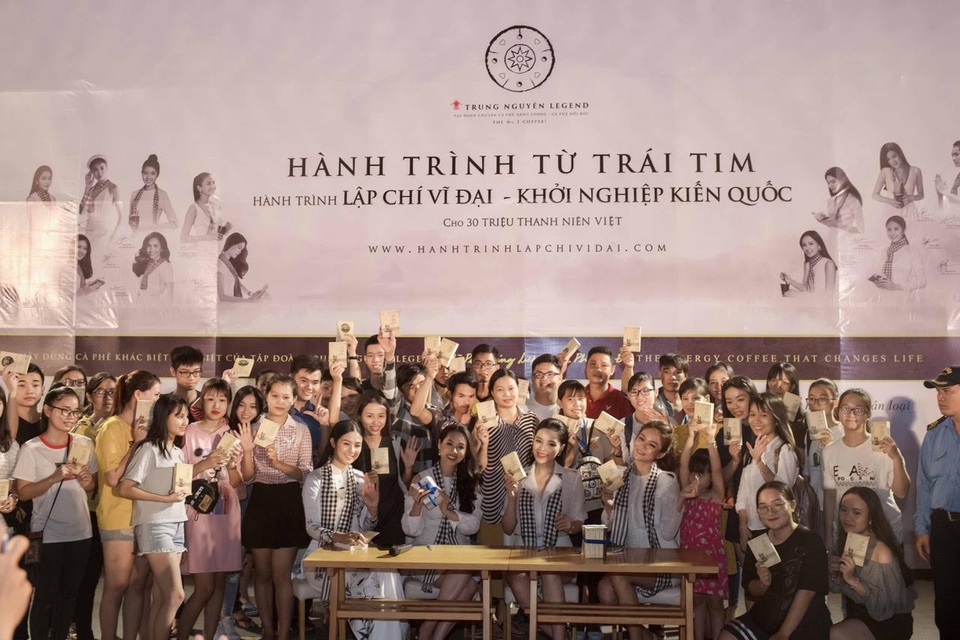 Hoa hậu Kỳ Duyên, Ngọc Hân tặng sách quý đổi đời ở Nha Trang - 8 Hoa hậu Kỳ Duyên, Ngọc Hân tặng sách quý đổi đời ở Nha Trang - 8