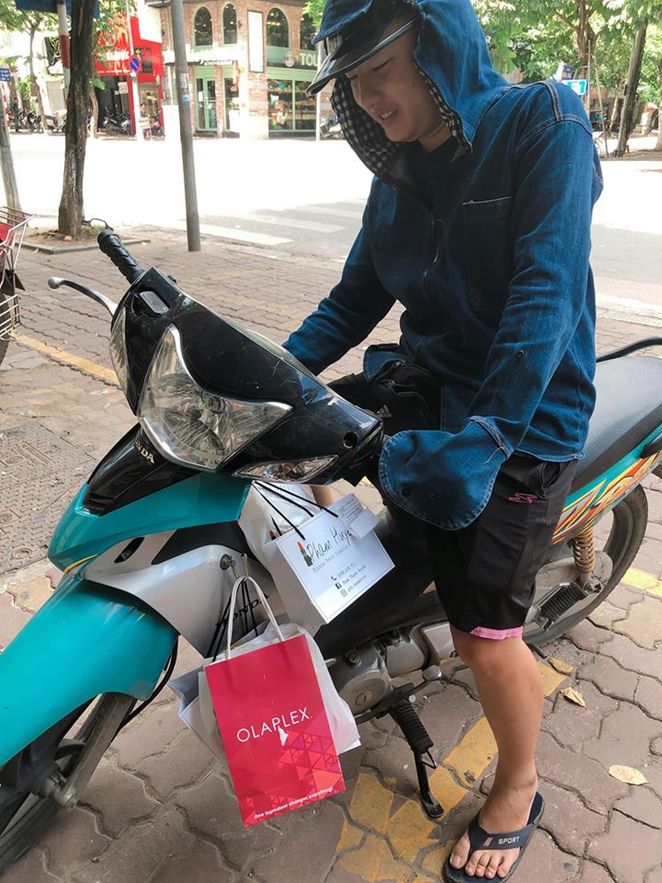 Những nghề kiếm bạc triệu ngày nắng nóng - 3
Nghề này nếu chăm chỉ và biết sắp xếp lộ trình giao hàng thì một tháng kiếm 20 – 30 triệu đồng là bình thường.