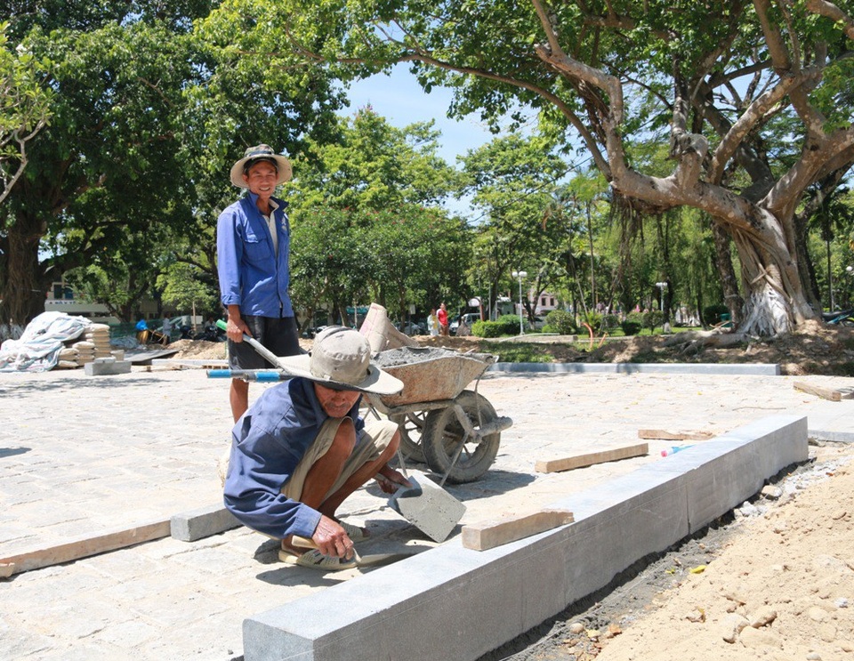 Huế “oằn mình” dưới nắng nóng 40 độ C - 1 Huế “oằn mình” dưới nắng nóng 40 độ C - 1