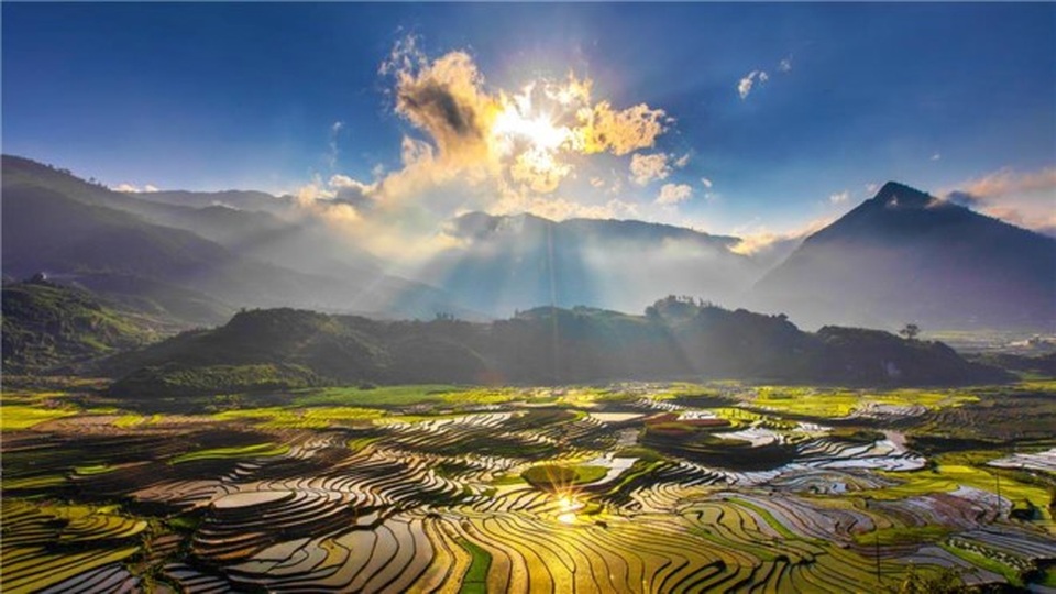 "Sắc màu của biển" đạt giải cao nhất trong cuộc thi ảnh nghệ thuật du lịch - 2 Tác phẩm “Tả Phìn mùa đổ nước của tác giả Trần Quốc Lộc đạt giải nhì