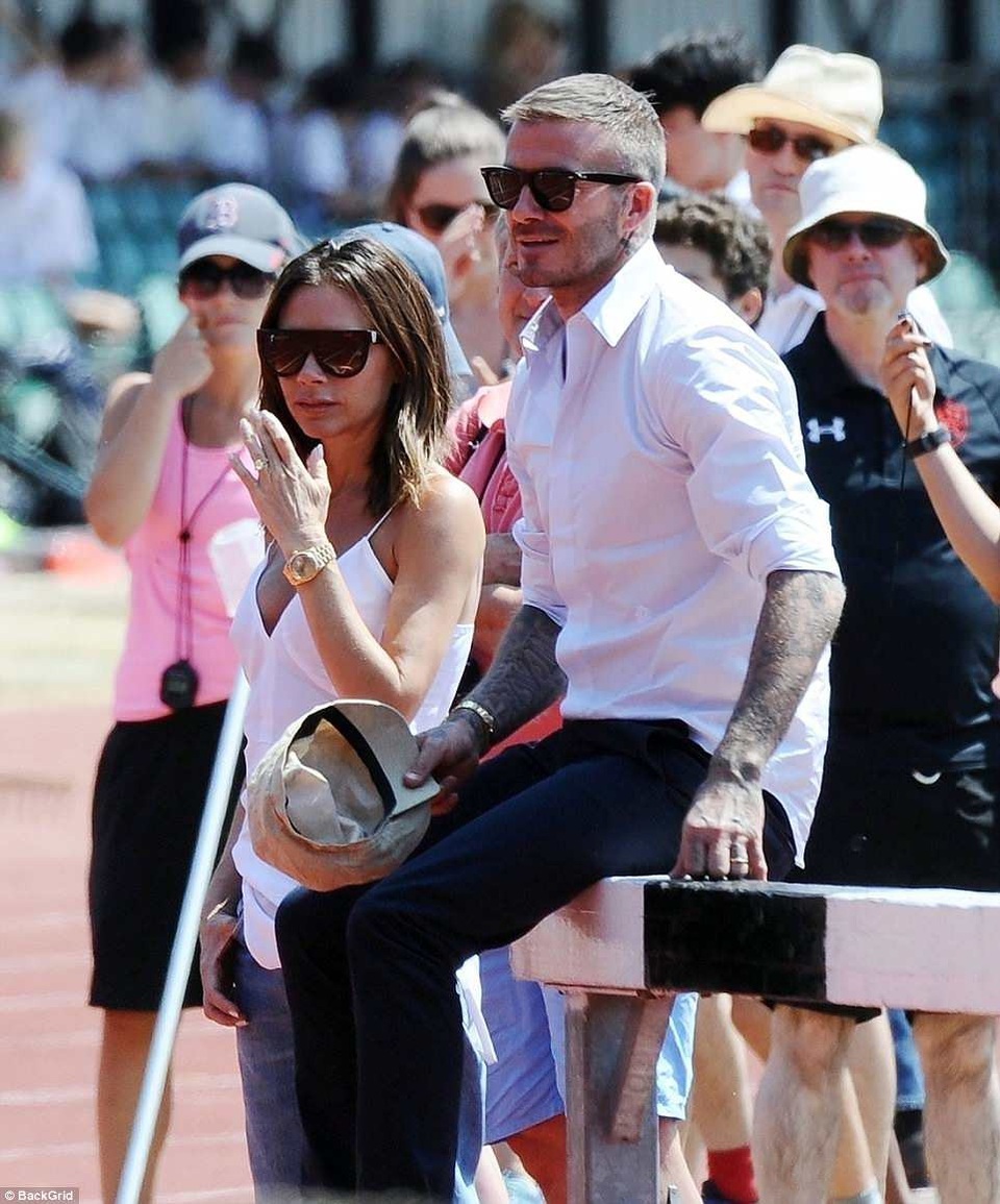 Khoảnh khắc hạnh phúc của vợ chồng Beckham - 2
Cặp đôi nổi tiếng thu hút sự chú ý của thợ săn ảnh