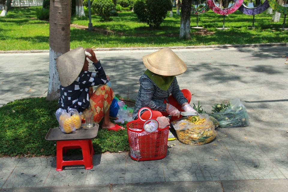 Huế “oằn mình” dưới nắng nóng 40 độ C - 9 Huế “oằn mình” dưới nắng nóng 40 độ C - 9
