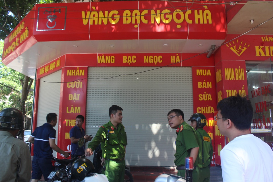 Lời khai của hai đối tượng bán vàng giả bị chủ tiệm vàng tóm gọn - 1 Tiệm vàng Ngọc Hà nơi xảy ra vụ việc.