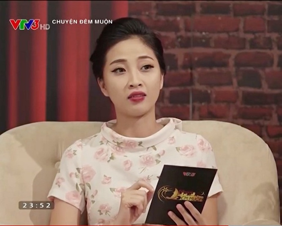 Vũ công Quang Đăng “tố” bạn trai cũ MC “Chuyện đêm muộn” lừa đảo nhiều nghệ sĩ - 4 Liêu Hà Trinh vốn là cô gái được mệnh danh MC gợi cảm nhất của talkshow Chuyện đêm muộn.