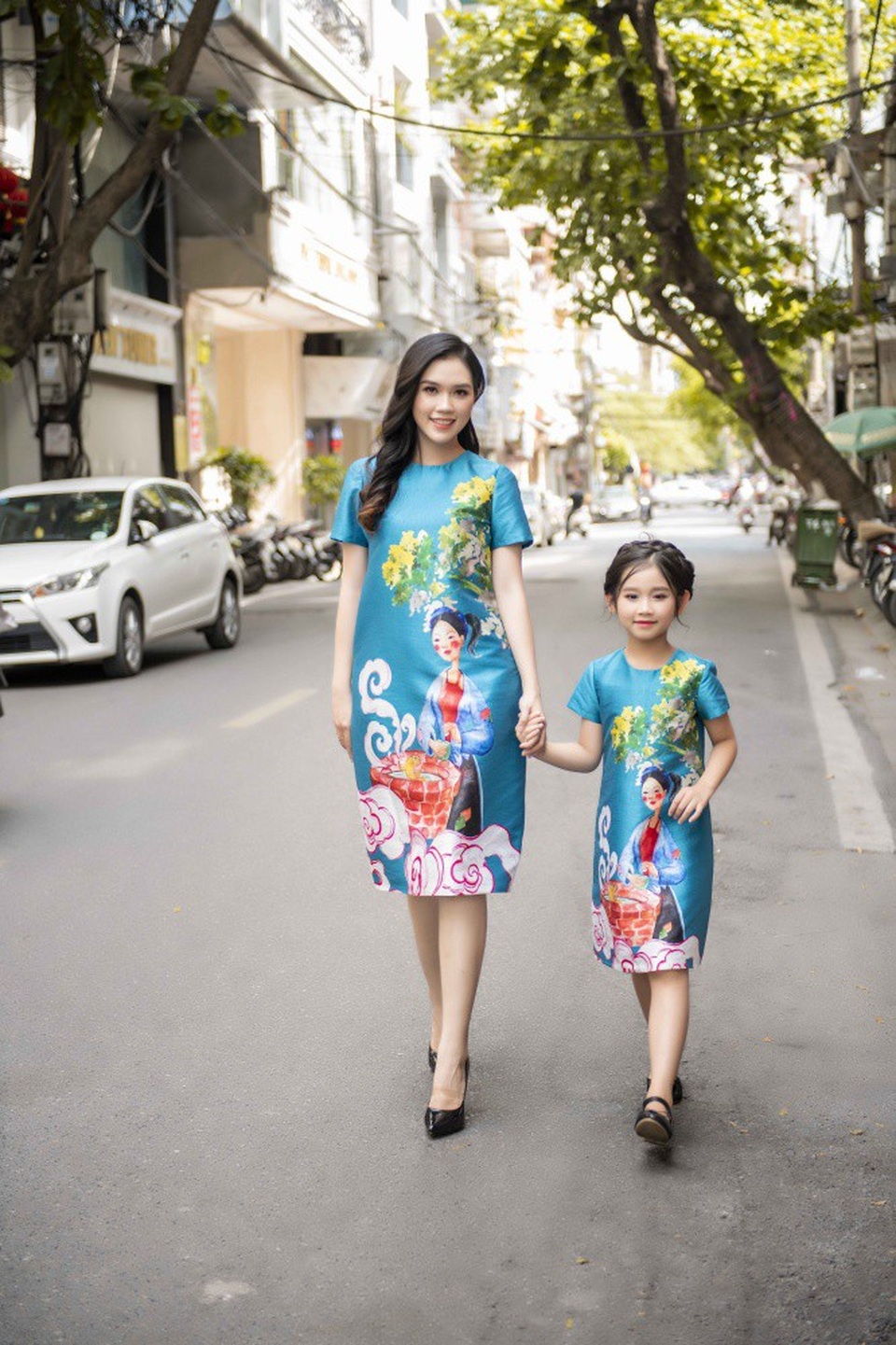 Tiết lộ những người bạn thân “sắc nước hương trời” của Hoa hậu Ngọc Hân - 9 Bà xã diễn viên Minh Tiệp - người đẹp Thùy Dương cũng dành sự ưu ái đó cho Ngọc Hân. Ít khi cho con gái xuất hiện ở các sự kiện giải trí nhưng với Ngọc Hân là một ngoại lệ. Con gái Minh Tiệp - Thuỳ Dương càng ngày càng ra dáng thiếu nữ và xinh đẹp.