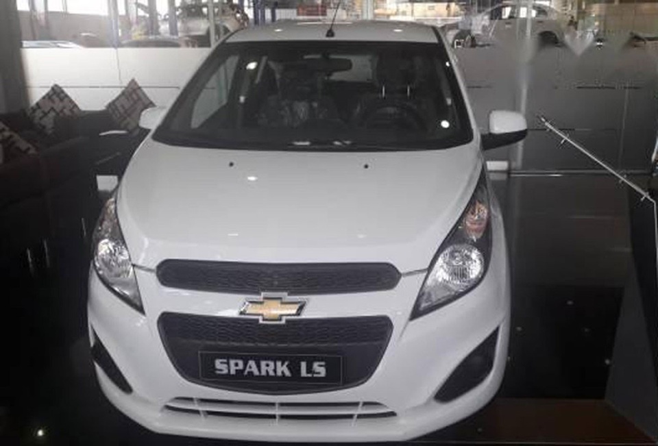 Tuần đầu tháng 7, ô tô đồng loạt giảm giá tới 130 triệu đồng - 2
Chevrolet Spark hiện là mẫu ô tô hạng A rẻ nhất thị trường Việt Nam.