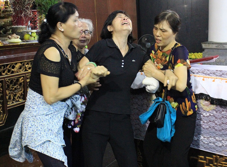 Hàng trăm người tiếc thương tiễn đưa cô bé hiến 2 giác mạc - 6