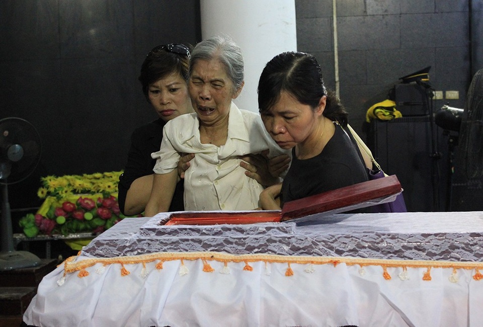 Hàng trăm người tiếc thương tiễn đưa cô bé hiến 2 giác mạc - 9