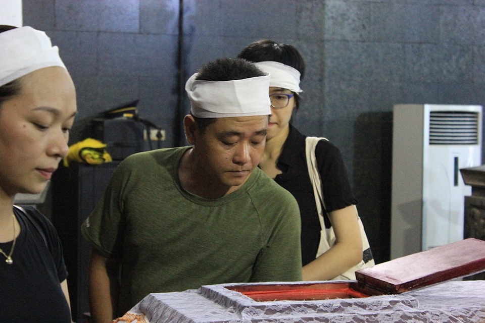 Hàng trăm người tiếc thương tiễn đưa cô bé hiến 2 giác mạc - 10