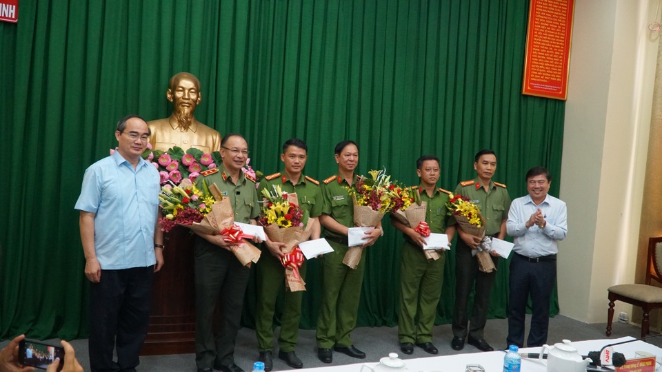 Hành trình theo dấu 2 nghi can gây vụ khủng bố trụ sở công an - 5 Khen thưởng các lực lượng tham gia phá án