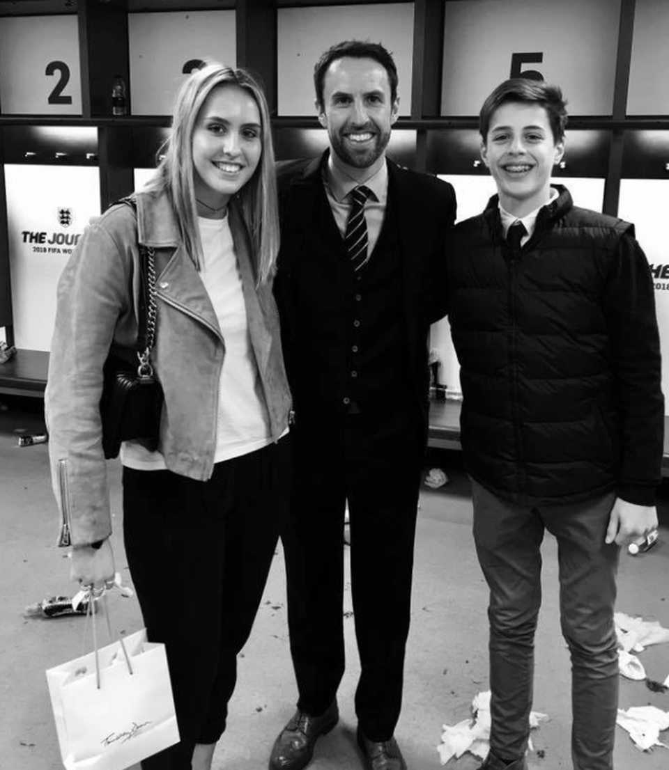 Chuyện tình đẹp của huấn luyện viên hấp dẫn nhất World Cup - 4 Ông Gareth Southgate bên hai con