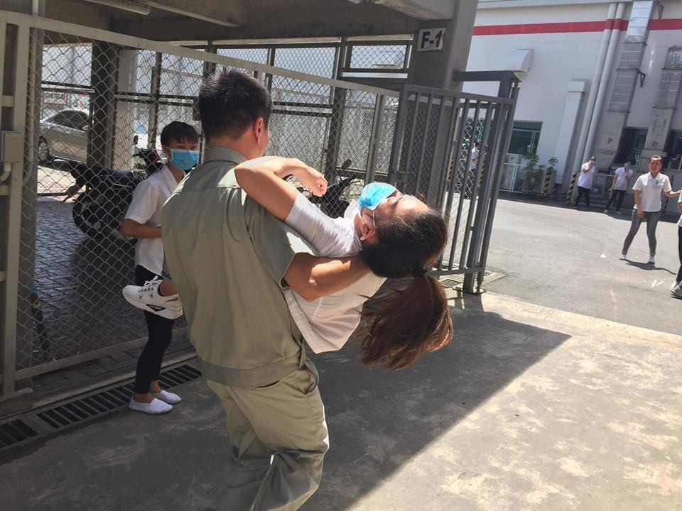 Vụ hơn 50 công nhân nhập viện: Do dân phun thuốc trừ sâu!? - 1 Phía công ty cho răng, nguyên nhân vụ ngộ độc là do dân phun thuốc trừ sâu (ảnh CTV)