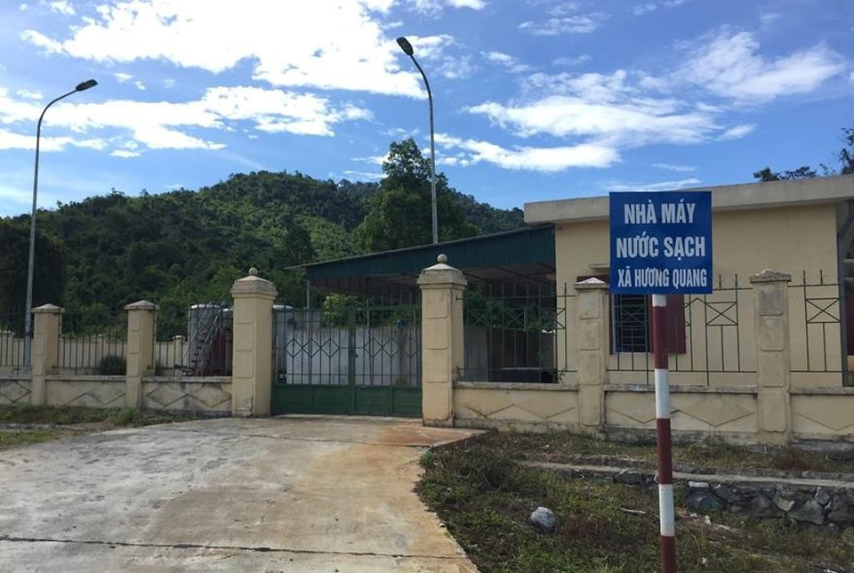 Hai nhà máy nước 14 tỷ đồng chỉ dùng để... tưới rau - 1 Nhà máy nước xã Hương Quang sau khi bàn giao được 4 tháng thì trục trặc và phải đóng cửa để chờ xử lý