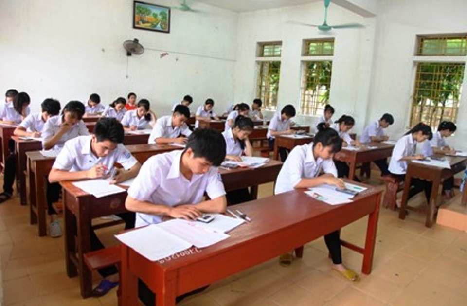 Ninh Bình: Tăng chỉ tiêu tuyển sinh vào lớp 10 THPT - 1 Các em học sinh tham dự kỳ thi vào lớp 10 THPT năm học 2018 - 2019 tại Ninh Bình (ảnh: MQ)