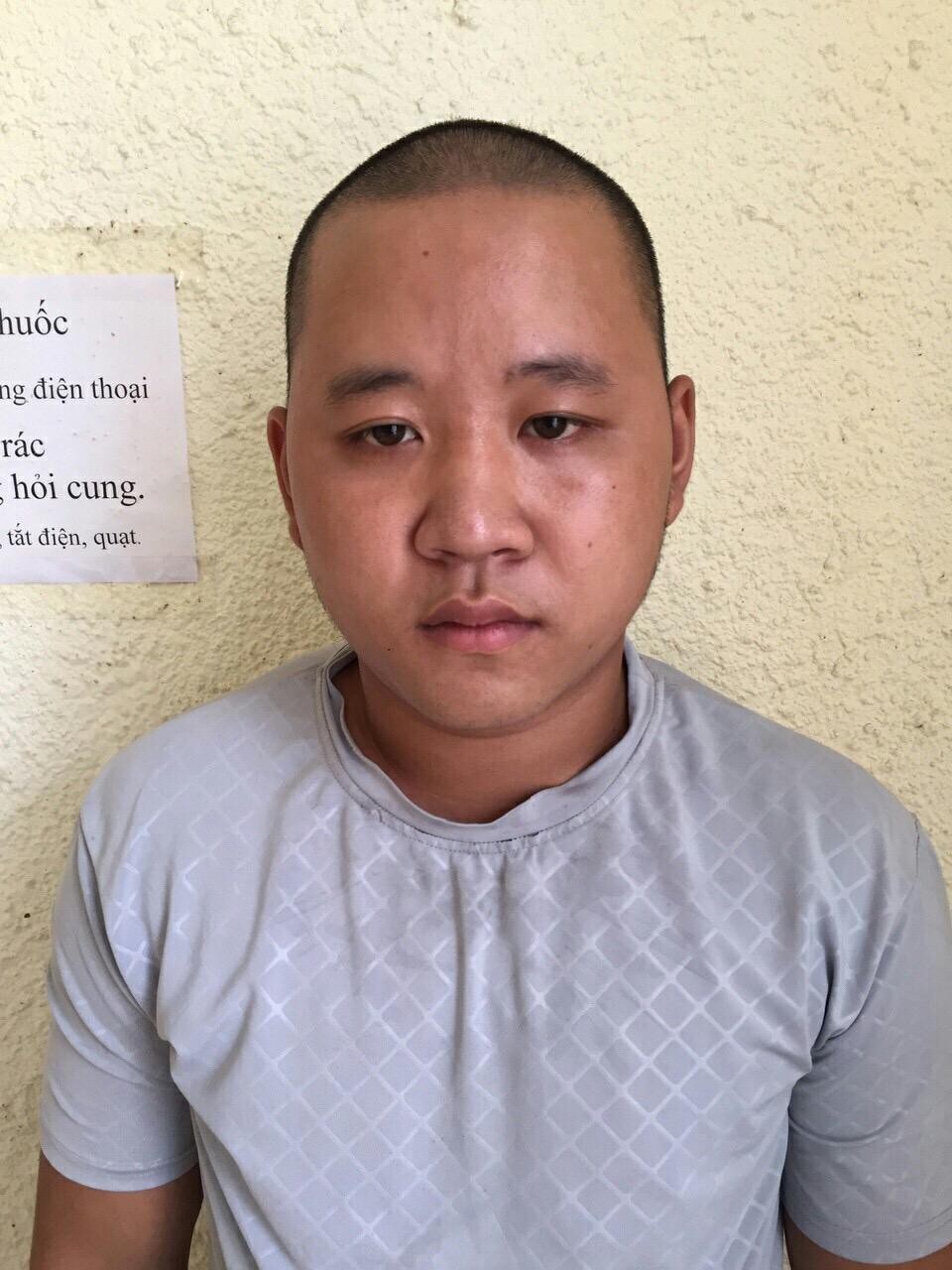 Một đối tượng trong ổ nhóm bị công an bắt giữ (ảnh CAND)