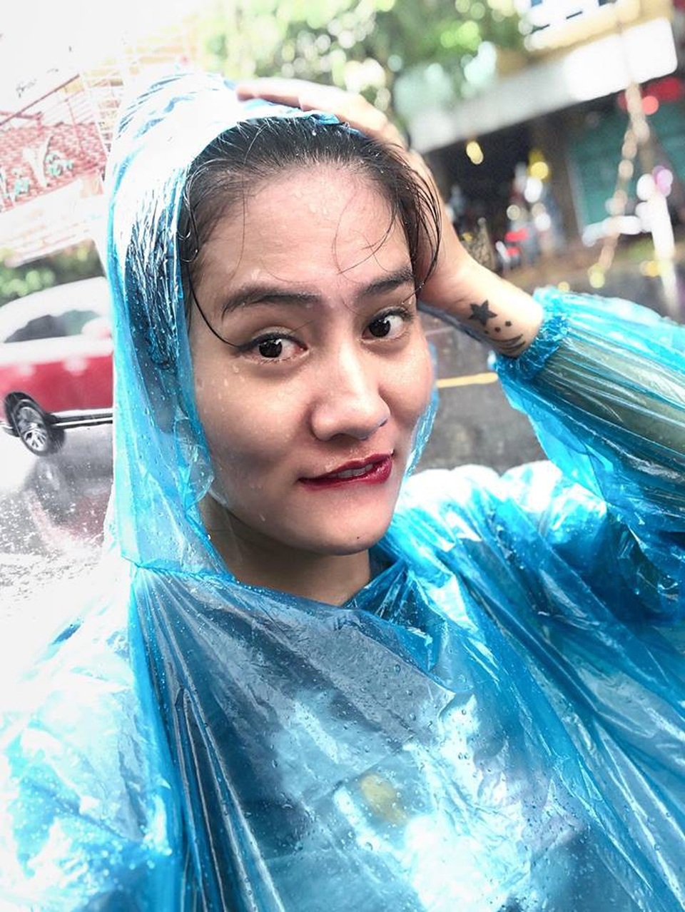 Còn đây là bức ảnh selfie do Minh Cúc chia sẻ