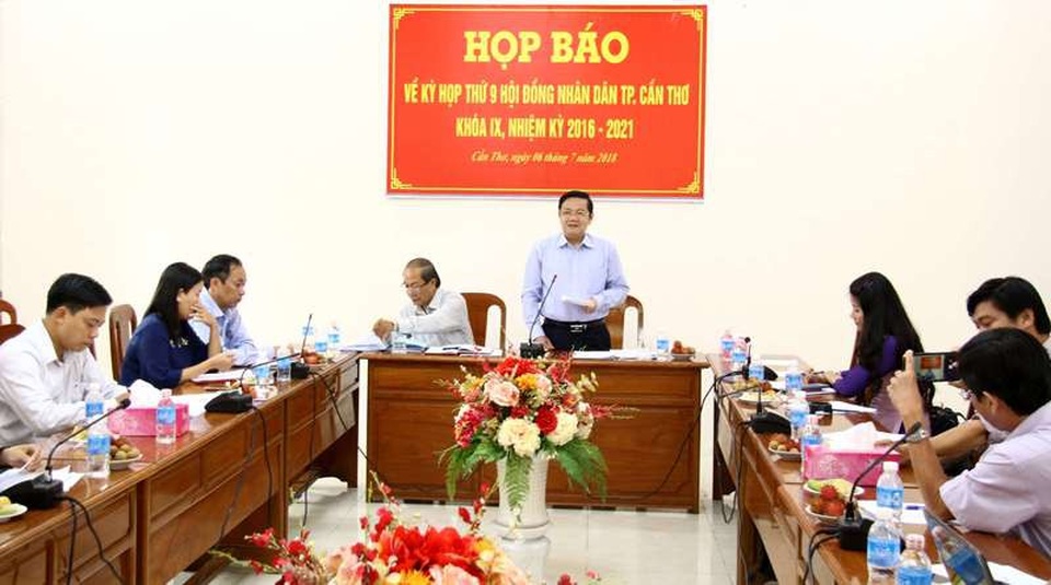 Ông Nguyễn Thành Đông – Phó Chủ tịch HĐND TP Cần Thơ thông tin về chương trình dự kiến kỳ họp thứ 9 HĐND TP khóa IX, nhiệm kỳ 2016-2021.