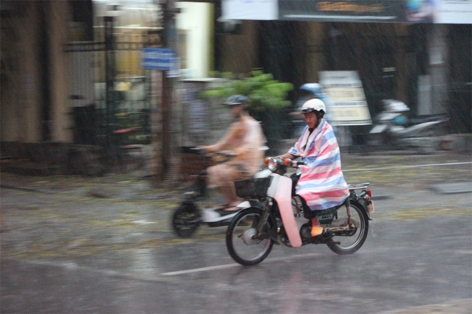 Chiều tối nay miền Bắc mưa giông, đề phòng tố lốc - 1 Chiều tối và đêm nay miền Bắc mưa giông, đề phòng gió giật mạnh. (Ảnh minh họa: Nguyễn Dương).