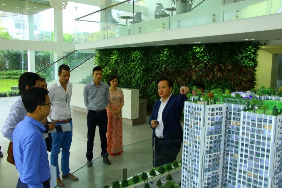 Imperia Sky Garden “đốn tim” Ban giám khảo PropertyGuru Vietnam Property Awards 2018. - 1 Ông Nguyễn Vĩnh Trân thuyết trình về dự án Imperia Sky Garden