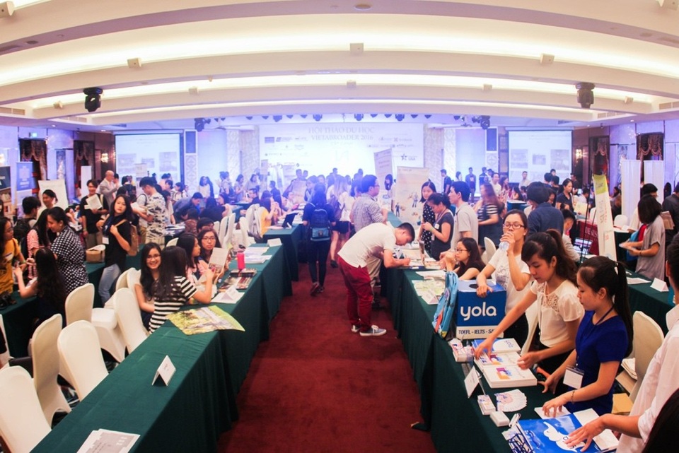Bí quyết ôm trọn học bổng du học Mỹ - 2
Triển lãm 100 trường Đại học Mỹ của VietAbroader năm 2016