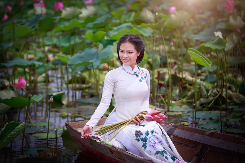 Giới trẻ phát sốt với đầm sen đẹp ngỡ ngàng giữa lòng Sài Gòn - 8 Giới trẻ phát sốt với đầm sen đẹp ngỡ ngàng giữa lòng Sài Gòn - 8