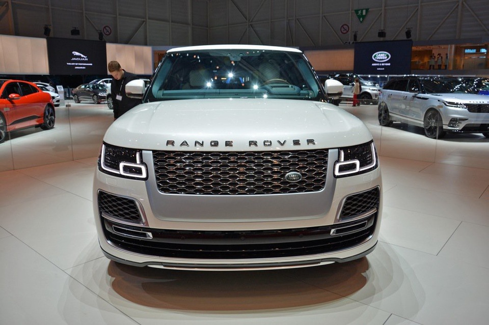Range Rover nhắm đến Bentley Bentayga và Rolls-Royce Cullinan - 1
Mẫu Range Rover SV Coupe phiên bản hạn chế số lượng