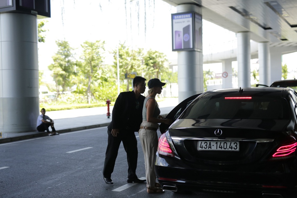 Nicole Scherzinger né tránh fan Việt khi đến Việt Nam - 6 Nicole Scherzinger né tránh fan Việt khi đến Việt Nam - 6