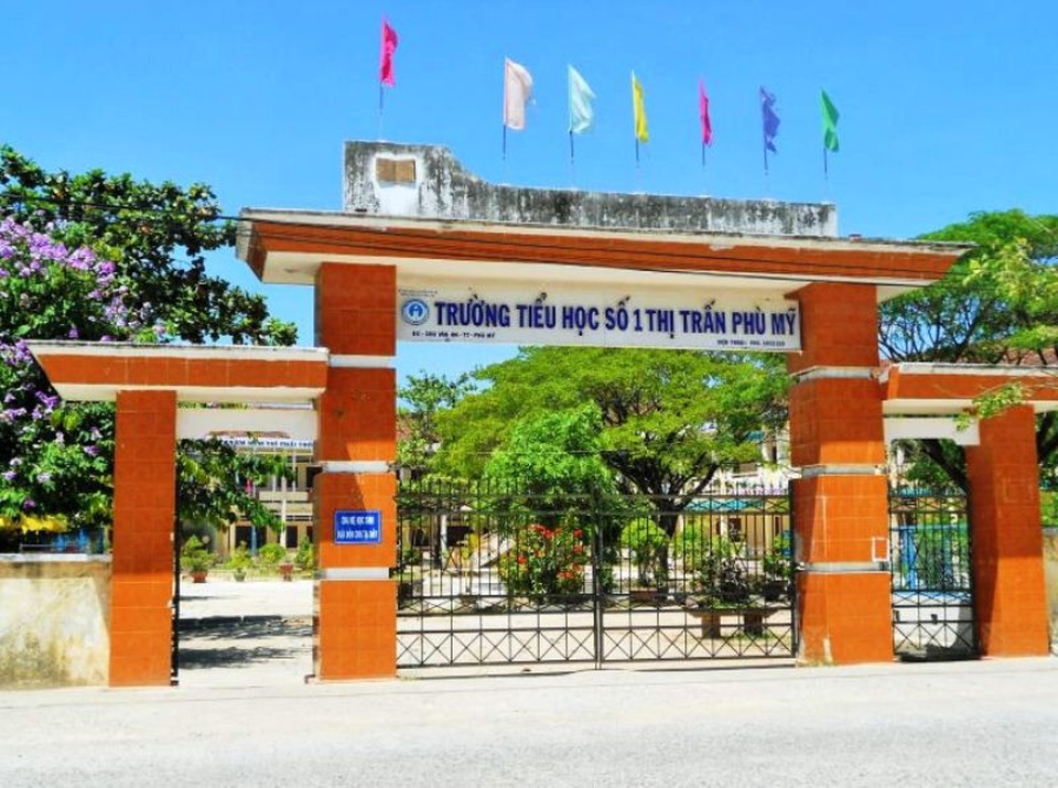 Bị “tố” lạm thu, hiệu trưởng bị khiển trách? - 1 Sai phạm tại Trường Tiểu học số 1 thị trấn Phù Mỹ (huyện Phù Mỹ, tỉnh Bình Định).
