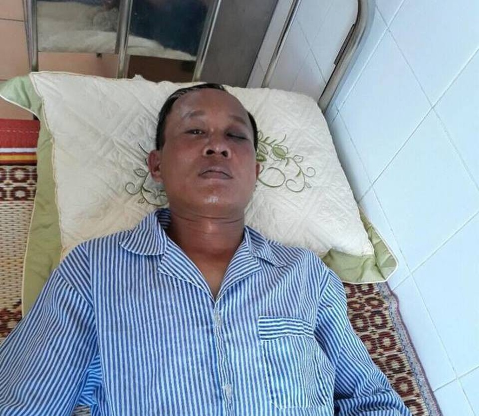 Khởi tố, bắt tạm giam đối tượng đập phá, hành hung chủ xe ô tô - 1 Anh Hảo điều trị tại bệnh viện sau khi bị Tình hành hung và đập phá xe