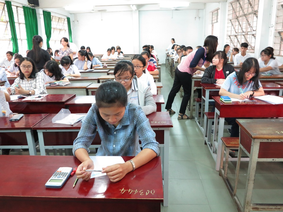 Gần 5000 thí sinh thi đánh giá năng lực tranh suất vào ĐH Quốc gia TPHCM - 6 Ghi nhận tại các phòng thi, dù trải qua kỳ thi THPT quốc gia nhưng vẫn đông đủ thí sinh có mặt thử năng lực để tranh suất vào ĐH Quôc gia