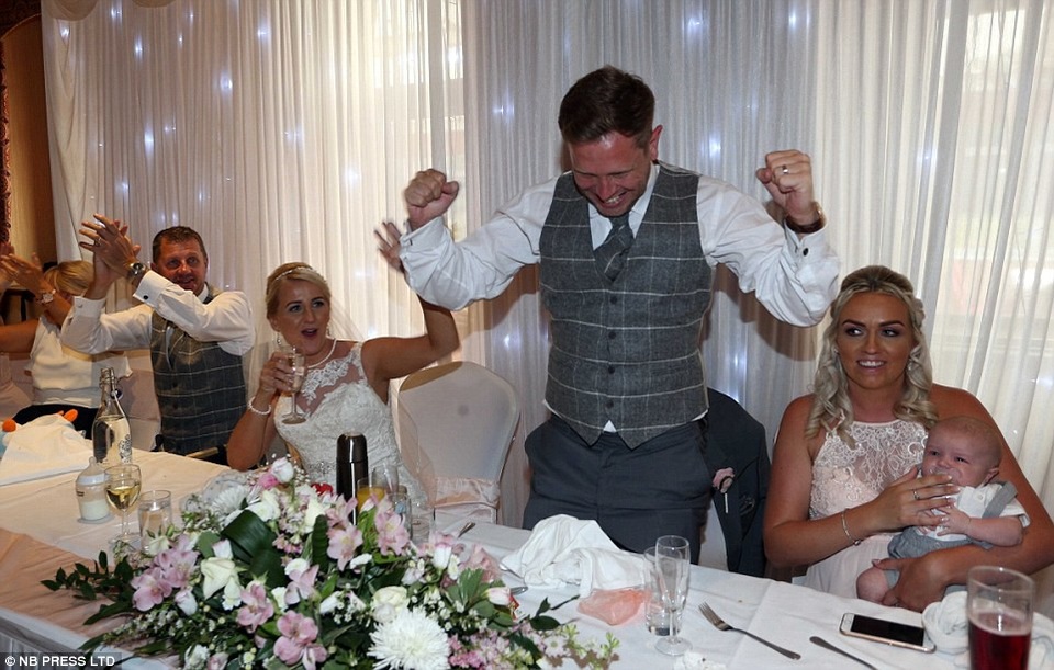 Lễ cưới của cặp đôi đã trở nên vui vẻ ngoài sức tưởng tượng khi tất cả khách khứa đều say mê cuồng nhiệt và hạnh phúc lâng lâng với chiến thắng của tuyển Anh.