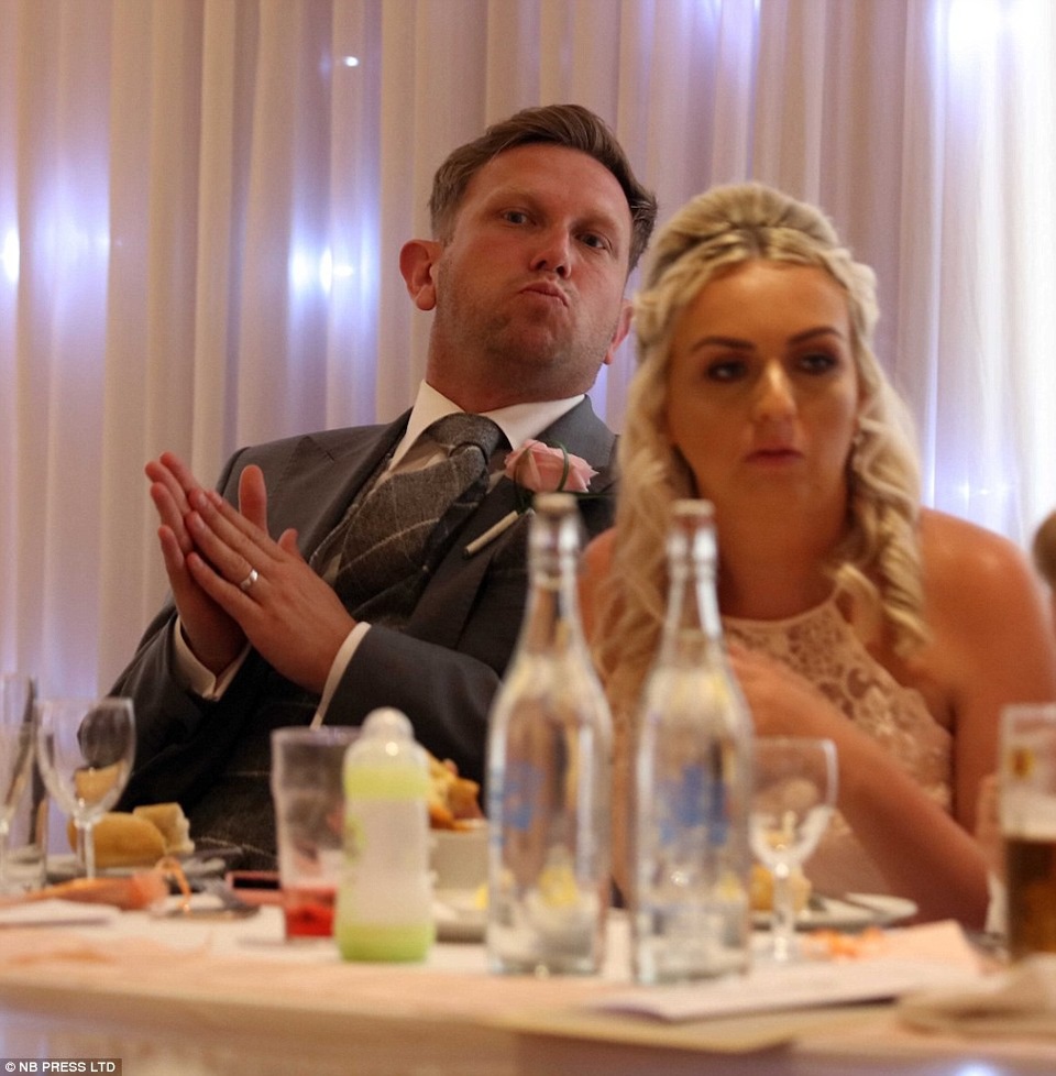 Những lễ cưới diễn ra trùng giờ trận bán kết sắp tới của tuyển Anh hẳn cũng sẽ phải cân nhắc việc lắp màn hình lớn để khách khứa tiện theo dõi.