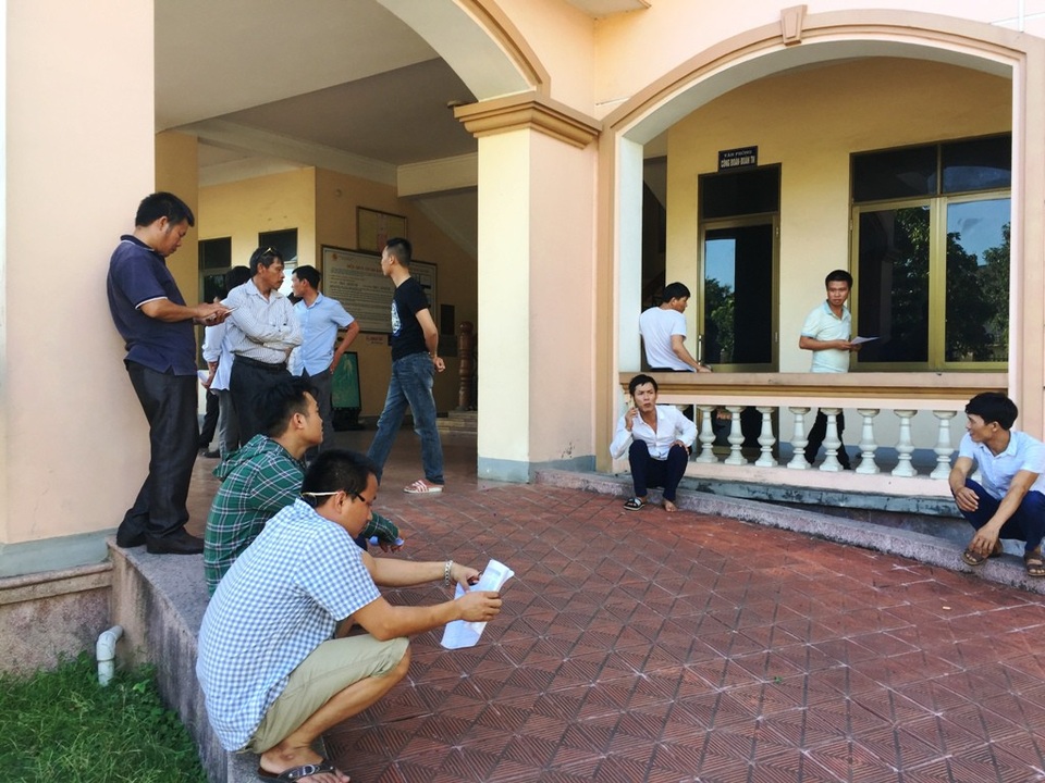 Nghệ An: Hàng trăm lao động lao đao, bị treo sổ bảo hiểm! - 5 Công nhân bức xúc khi nhiều người không nằm trong danh sách được chi trả.