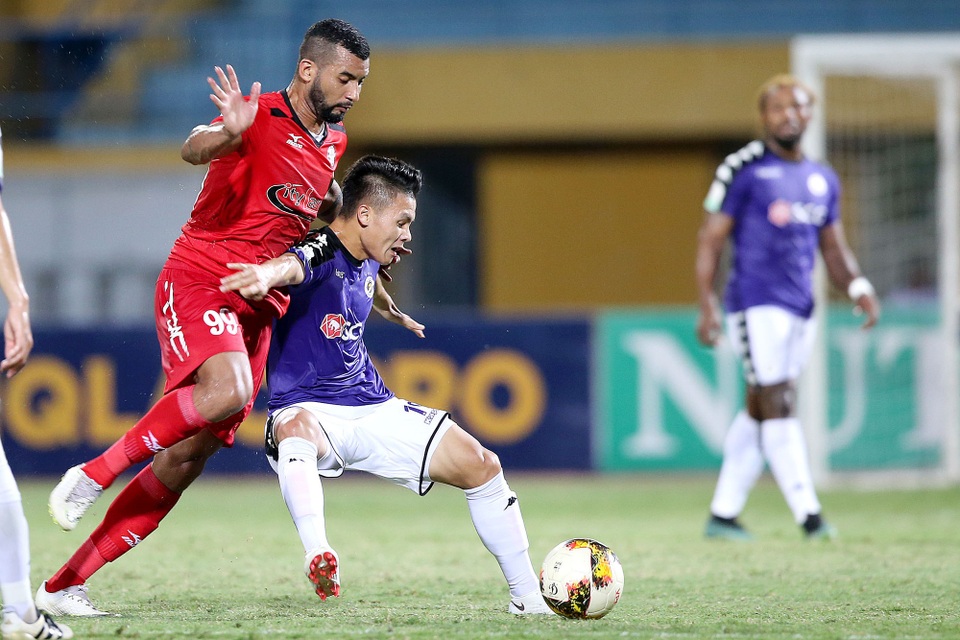 
Quang Hải ghi 1 bàn thắng vào lưới TPHCM - Ảnh: Gia Hưng
