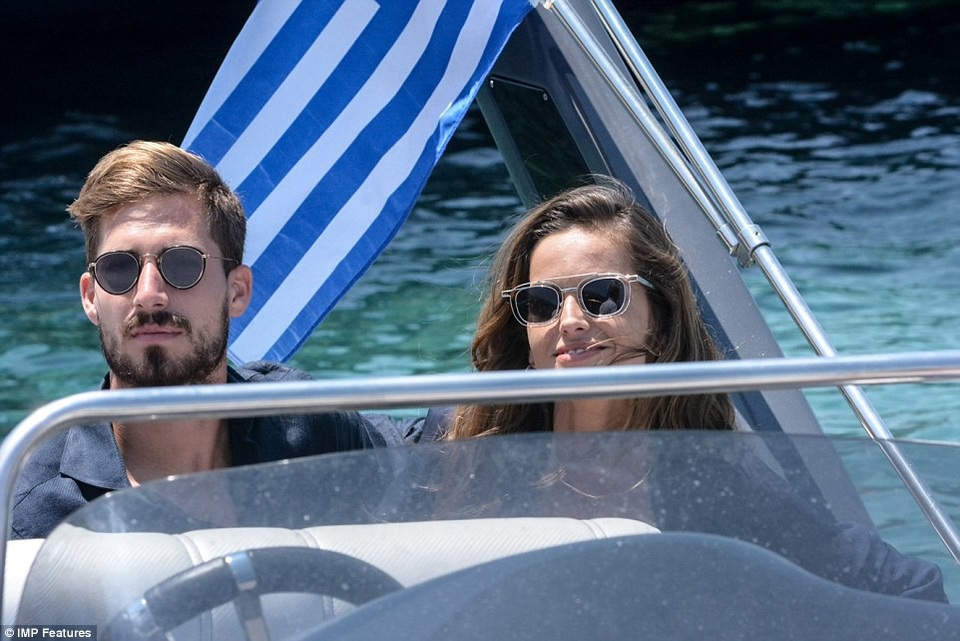 Thủ môn đội tuyển Đức hạnh phúc bên bạn gái siêu mẫu - 4
Cặp đôi đẹp hẹn hò từ năm 2016 và gắn bó như hình với bóng