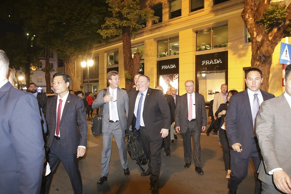 
Ông Pompeo đang có chuyến thăm Việt Nam đầu tiên kéo dài 2 ngày trên cương vị Ngoại trưởng Mỹ.
