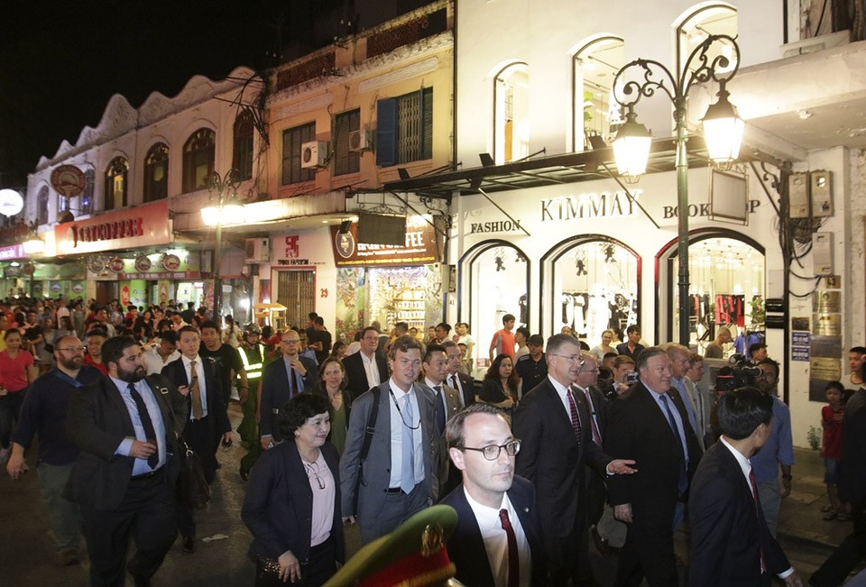 
Ông Pompeo sẽ tiếp tục có một loạt các hoạt động tại Hà Nội vào sáng ngày 9/7, trước khi rời Việt Nam vào buổi chiều cùng ngày.
