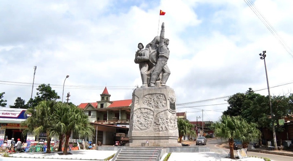 Hướng Hóa đổi thay từng ngày kể từ sau chiến thắng Khe Sanh - 3 Tượng đài Chiến thắng Khe Sanh