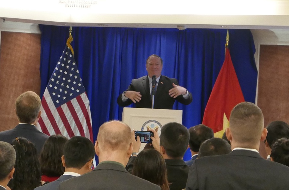 Ngoại trưởng Mỹ: Tổng thống Trump tin rằng Triều Tiên có thể học tập Việt Nam - 1
Ngoại trưởng Mỹ Mike Pompeo phát biểu tại Hà Nội tối ngày 8/7