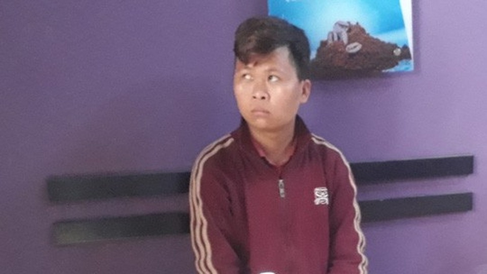 Chia tay, nữ sinh lớp 12 bị tung ảnh giường chiếu - 1 Đối tượng bị bắt khi nhận 5 triệu đồng