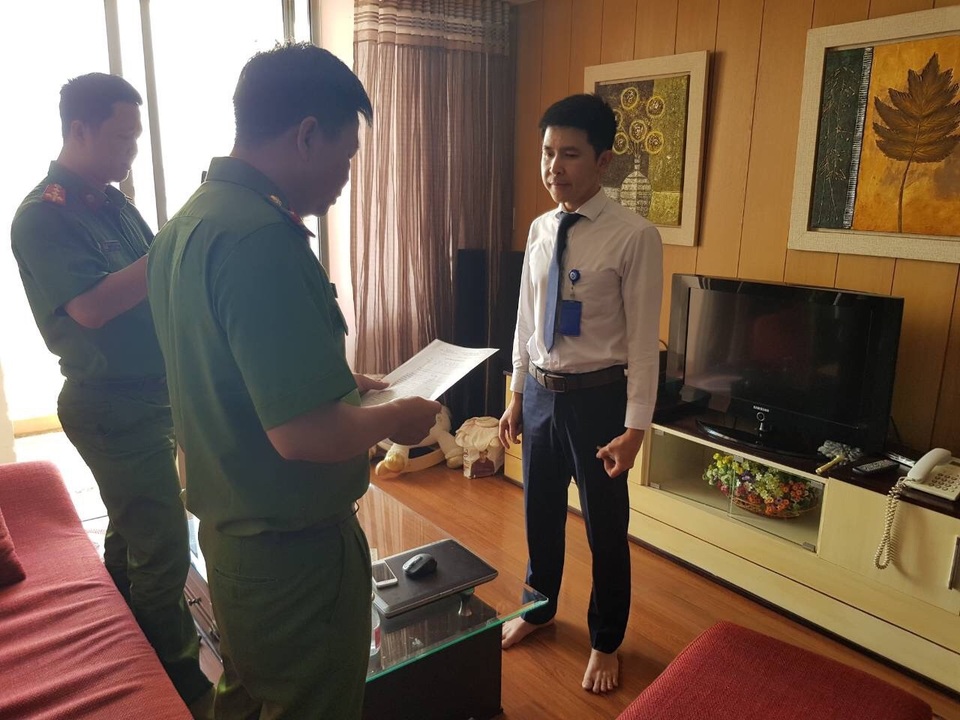 Phá đường dây đánh bạc khủng 2.000 tỷ, thu siêu xe, sổ tiết kiệm 10 tỷ - 1 Phá đường dây đánh bạc khủng 2.000 tỷ, thu siêu xe, sổ tiết kiệm 10 tỷ - 1