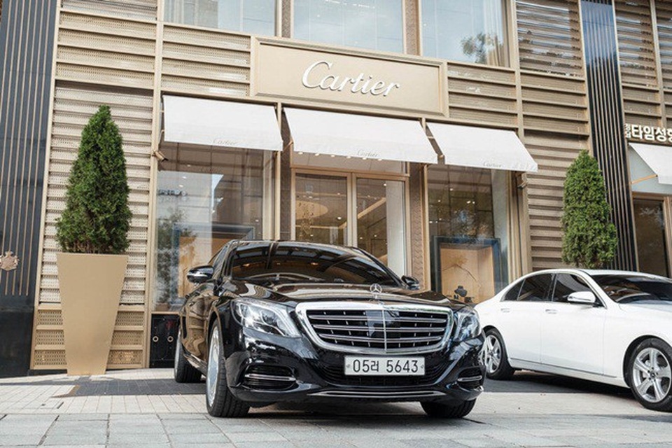 Nằm cạnh Gallerida là phố thời trang Cheongdam. Đây là nơi có các cửa hàng bán thời trang LV, Cartier...