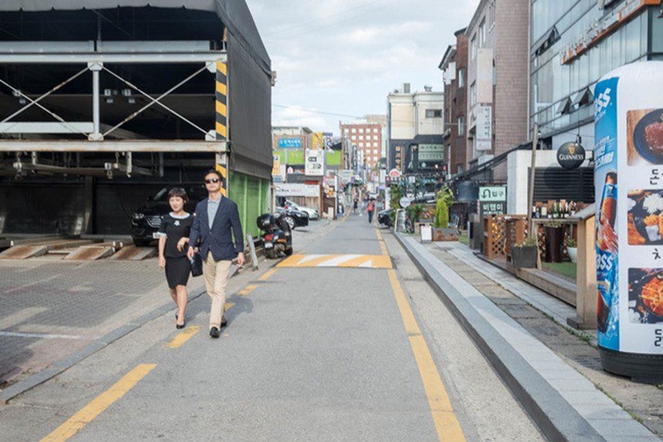 Cheongdam thường xuất hiện trên truyền hình với cuộc sống giàu sang. Đây cũng là nơi được chọn làm bối cảnh nhiều bộ phim