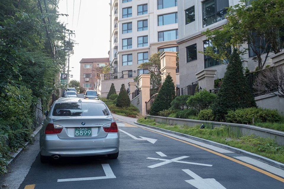 Nhiều tòa nhà xung quanh công viên Cheongdam vừa mới được xây dựng.