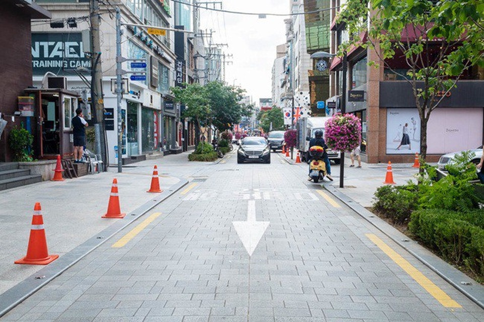 Ở Gangnam, bất động sản không chỉ là tiền bạc mà việc sở hữu một khu đất ở đây là biểu tượng cho sự giàu có.