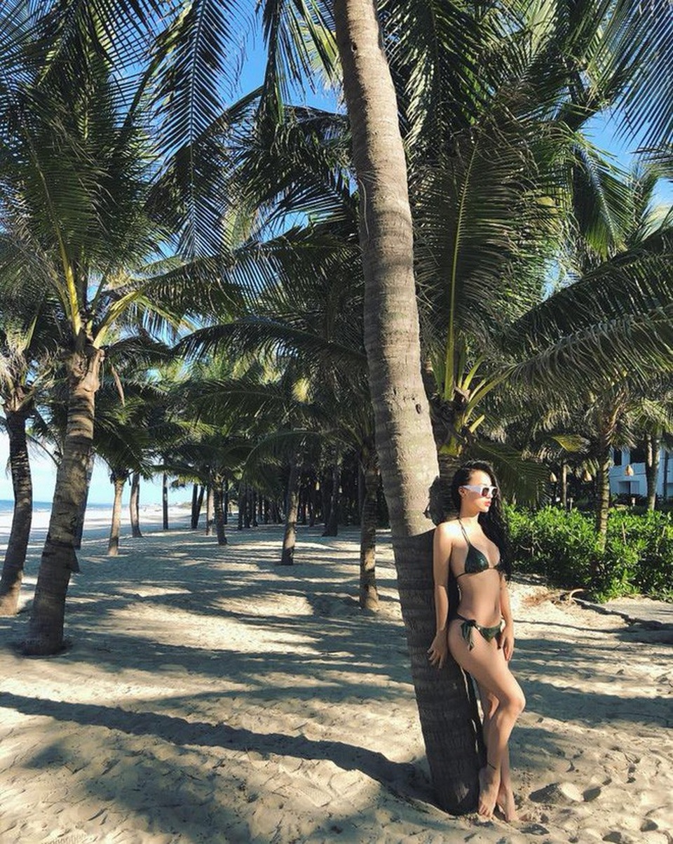 Ngắm ảnh bikini bốc lửa của nữ DJ "hot" và gợi cảm nhất Hà thành - 4
Bức ảnh bikini nào của DJ Tít cũng nhận được bão like trên mạng xã hội