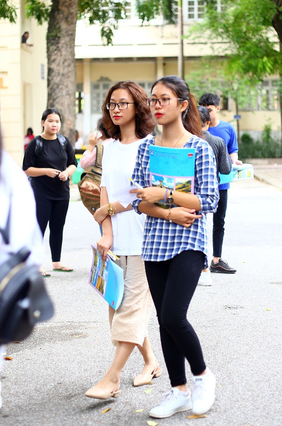 Những bóng hồng xinh đẹp trong buổi thi năng khiếu tại trường Báo - 4
Học viện Báo chí và Tuyên truyền vốn được biết đến là ngôi trường của người đẹp như Hoa hậu Nguyễn Thị Huyền, Á hậu Dương Tú Anh, hotgirl Trâm Anh, hotgirl Tâm xíu... Nhiều thí sinh dự thi năm nay cũng có ngoại hình khá nổi bật
