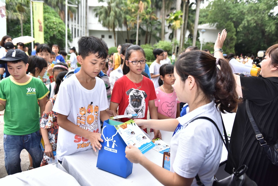 Gần 400 học sinh say mê khám phá văn hóa dân tộc qua công nghệ thực tế ảo - 4