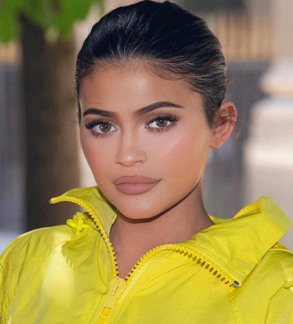 Kylie Jenner đã không còn bơm môi - 5 
Em cô Kim thừa nhận bơm môi làm đẹp và sau đó xây dựng một đế chế son môi mà chính cô là người mẫu quảng cáo