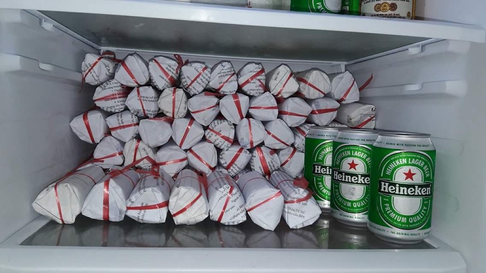 Mùa World Cup: Bán 2.000 cái nem vẫn kêu “em đang sợ ế đây này” - 6 Tủ lạnh cũ không đủ để chứa nem, nên chị Hà đã quyết tâm dành tiền lãi để tái đầu tư sản xuất